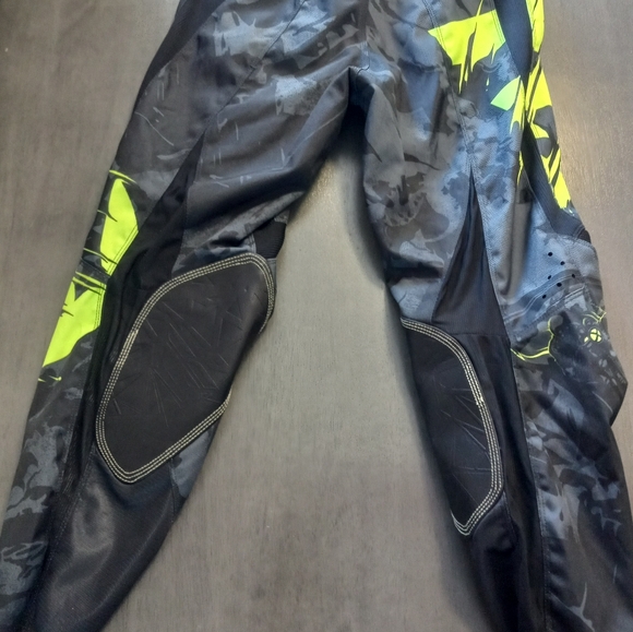 Fly Racing Kinetic Outlaw Motorcross Pants Black/Neon Green Mens Size 34 Nwt - Picture 10 of 11